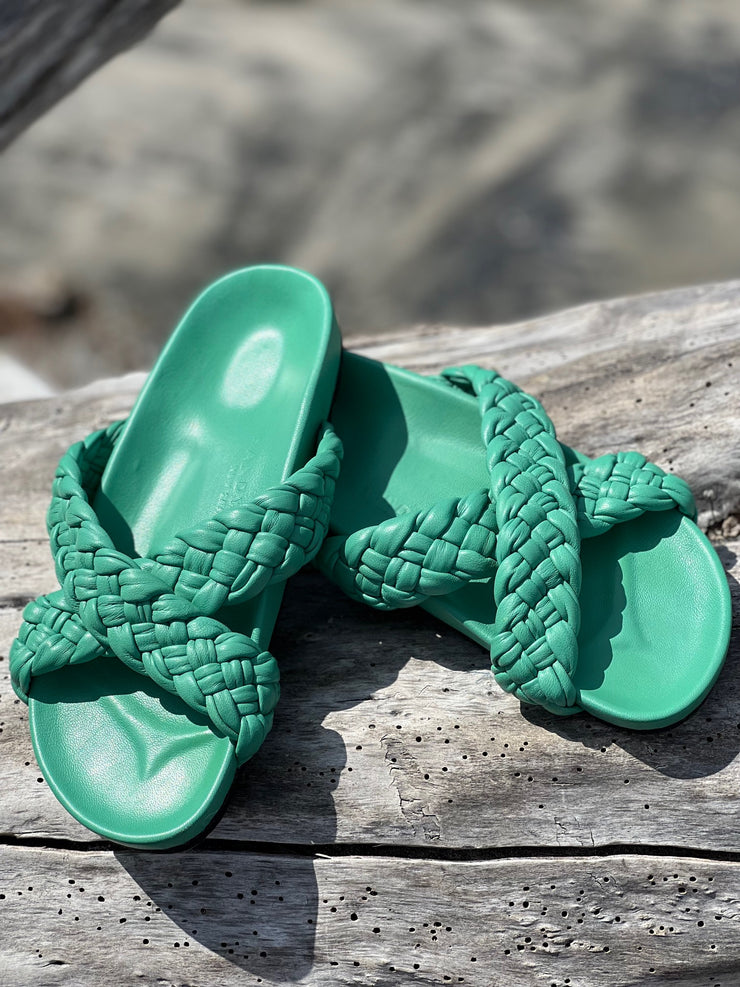 Tilly Woven Green Slides