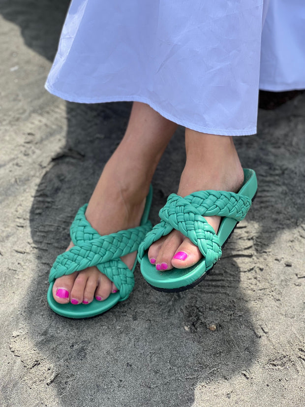 Tilly Woven Green Slides
